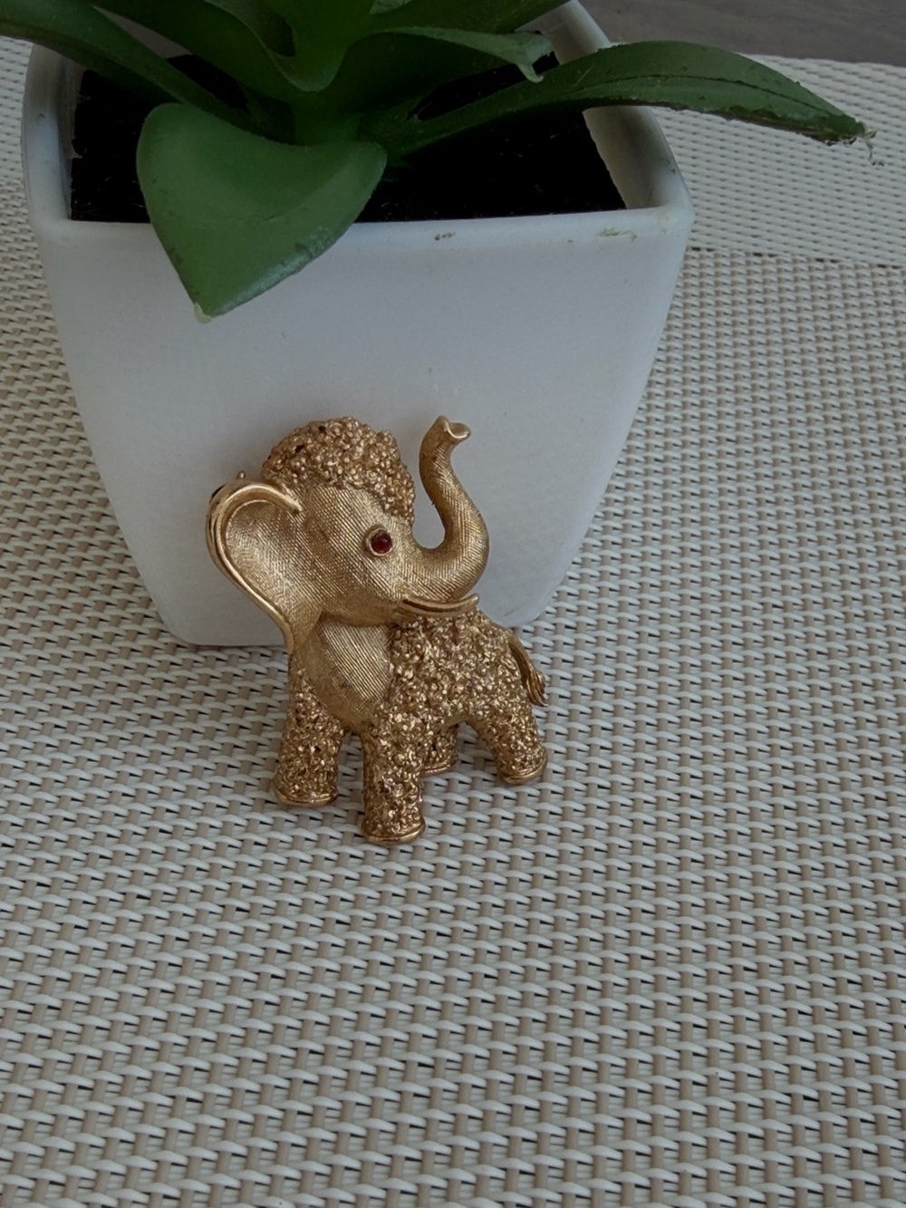 VTG CROWN TRIFARI RARE gold tone elephant brooch 1.5” tall